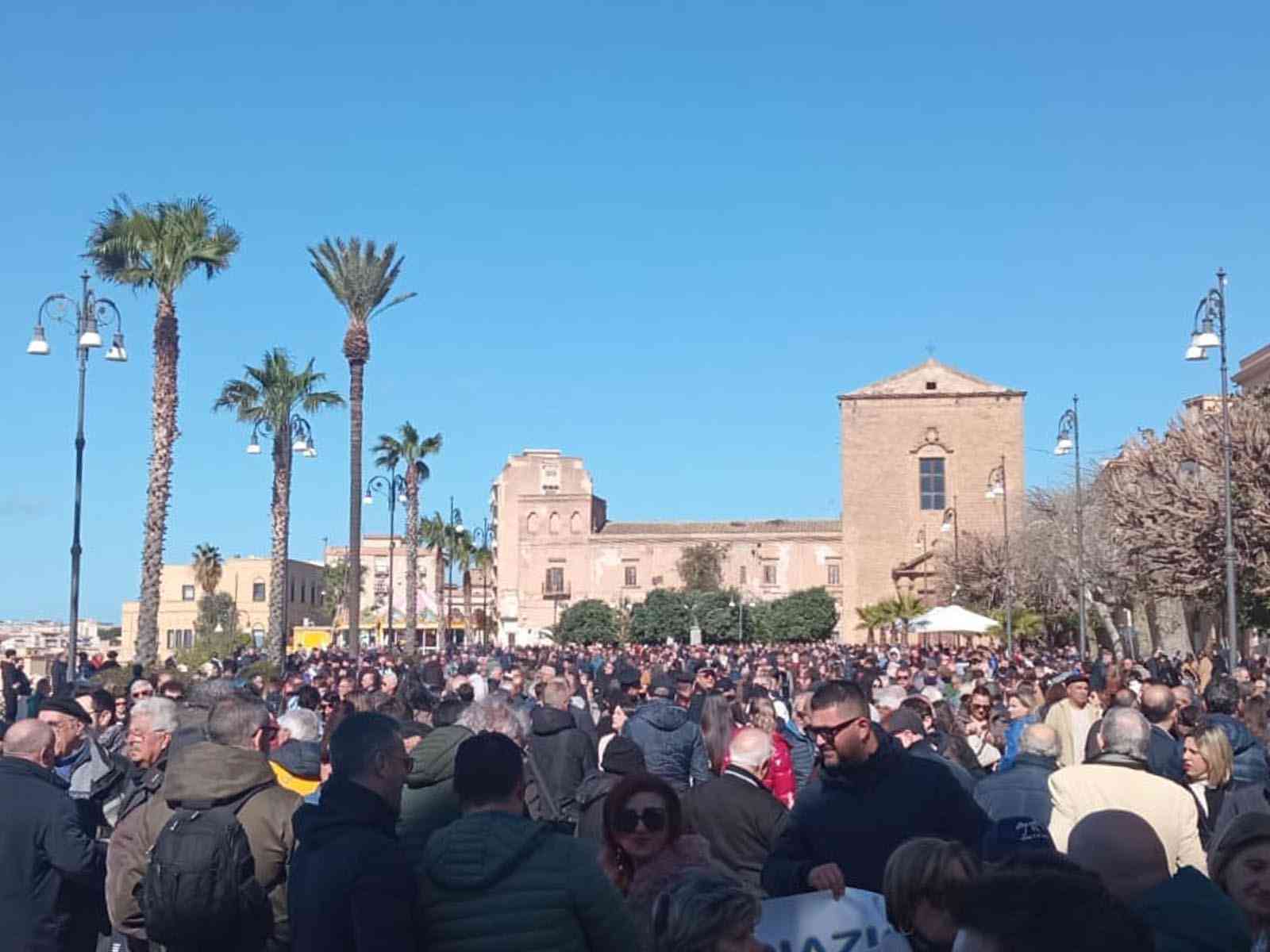 Immagine articolo: In migliaia in piazza a Sciacca, “Riaprite le nostre Terme“.  Il sindaco Termine: “Questione sia all'OdG della Regione“