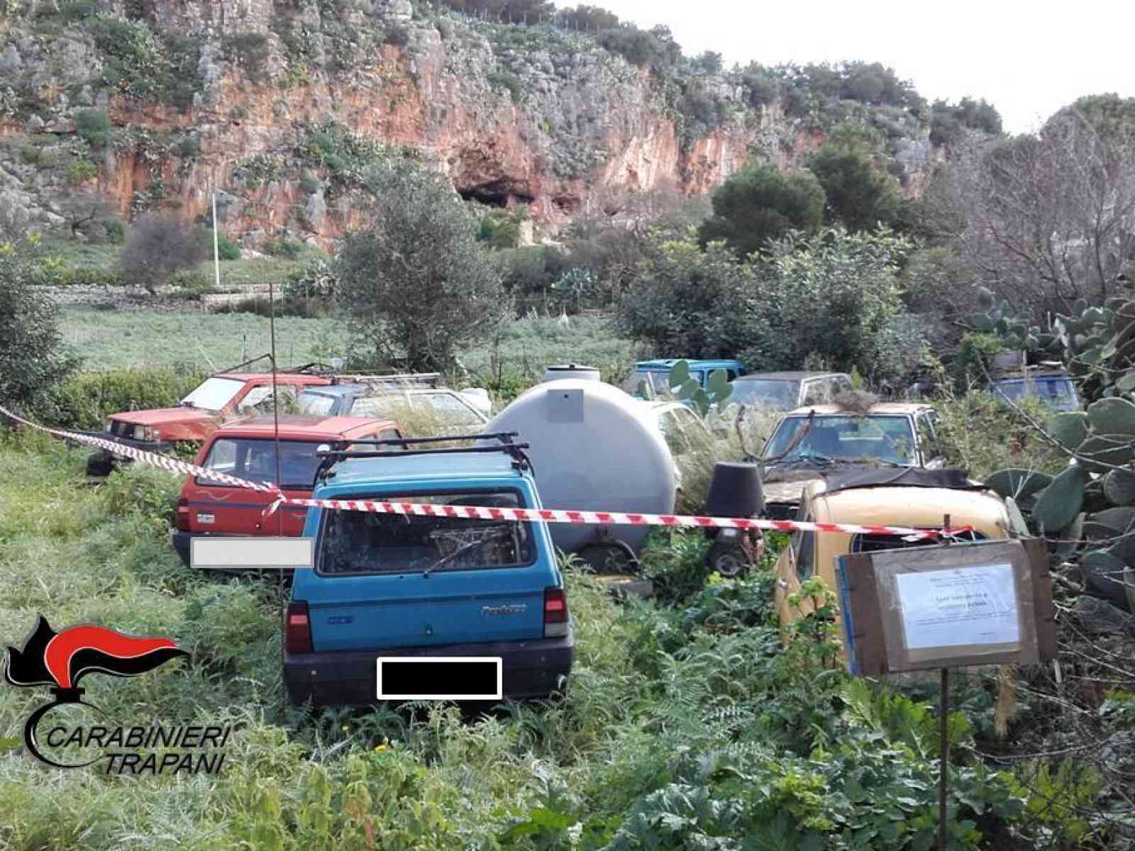 Immagine articolo: Custonaci, carcasse di autoveicoli abbandonate, scatta il sequestro penale dell'area da parte dei Carabinieri