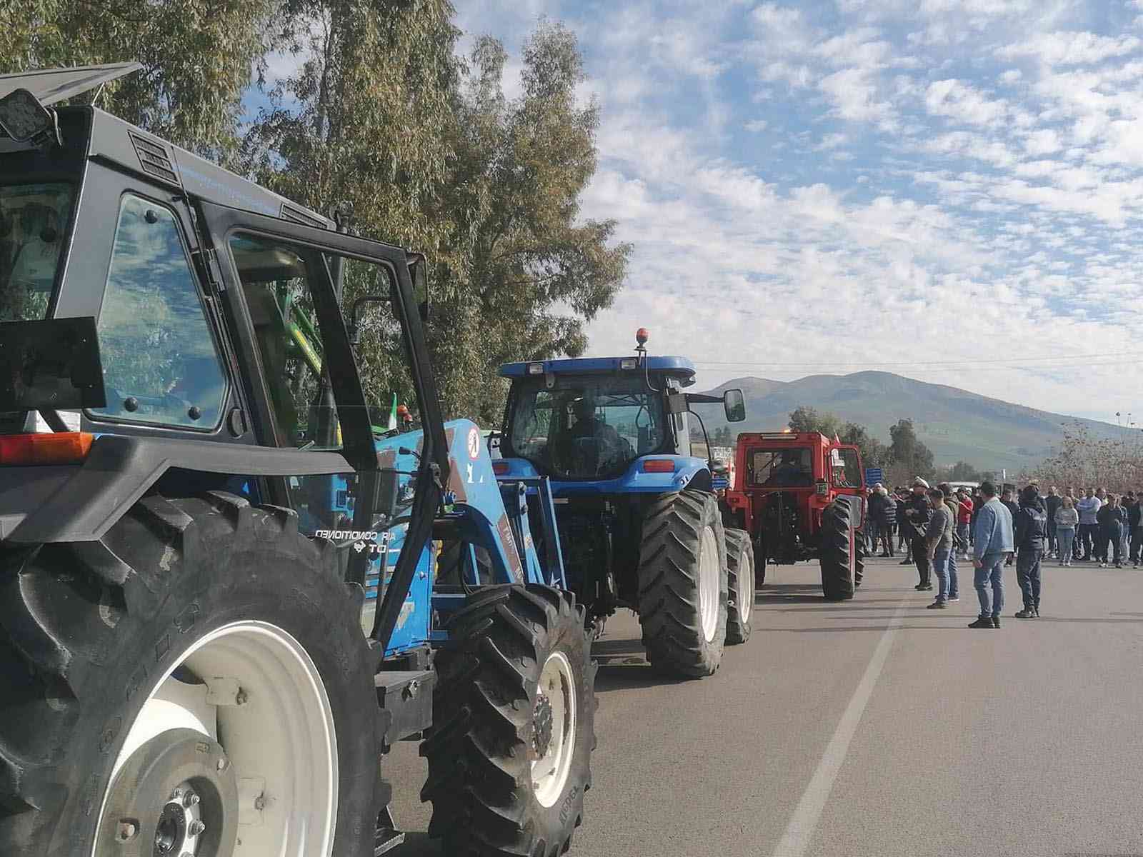 Immagine articolo: Proteste trattori. La Marca: “Non parteciperemo a tavolo tecnico alla Regione, vengano loro a parlare con noi“. Disagi sulla A29
