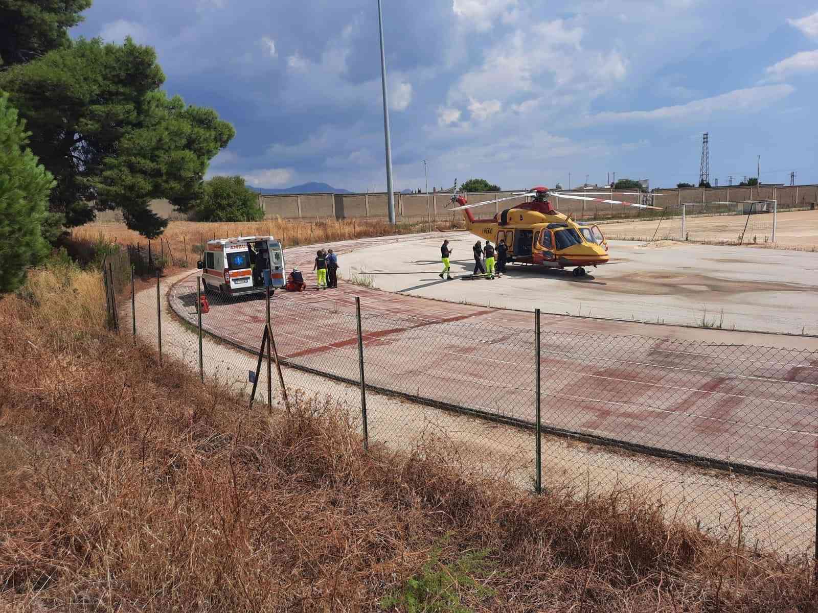 Immagine articolo: Menfi, uomo cade giù dal balcone. Trasferito in elisoccorso