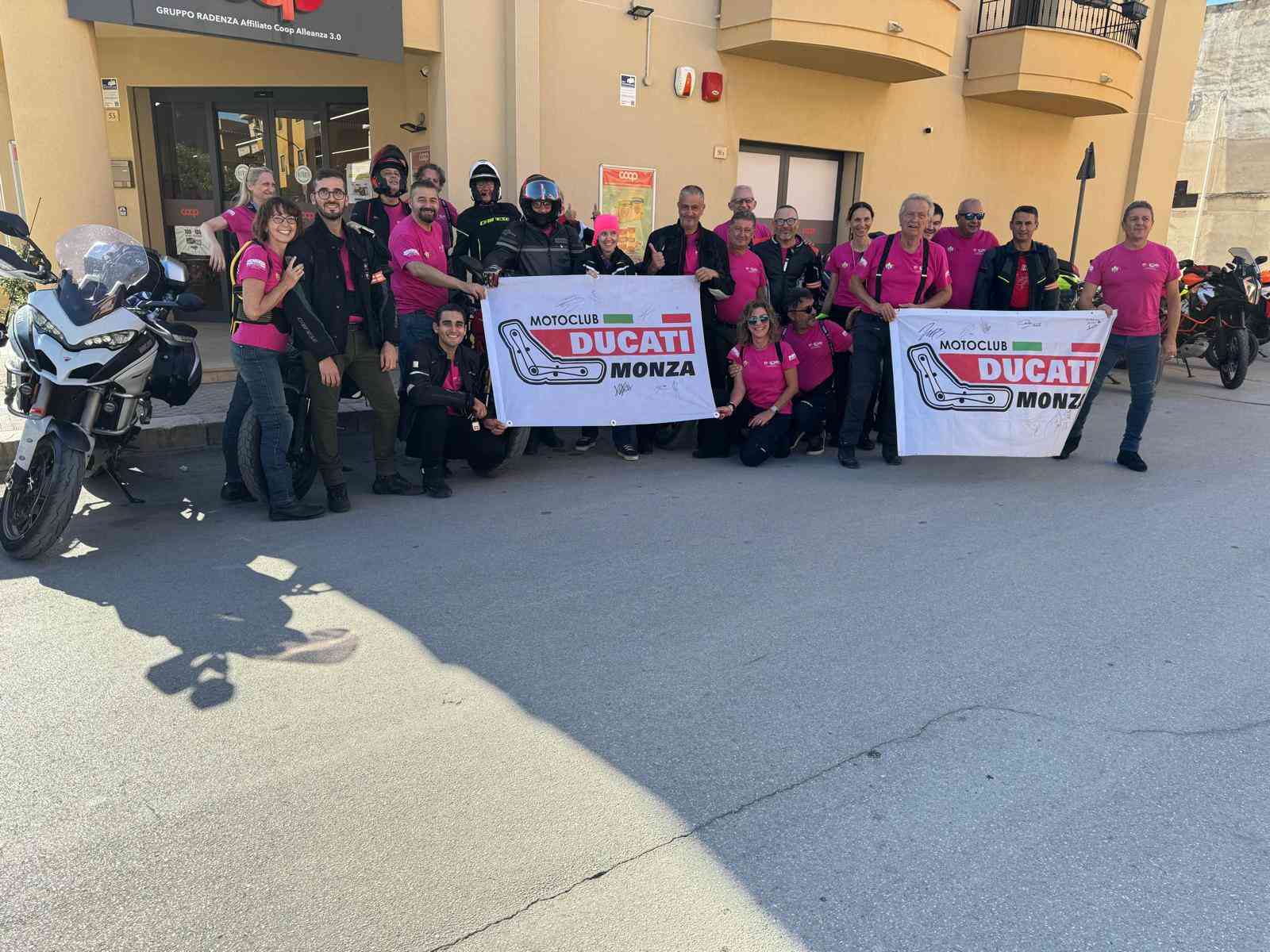 Immagine articolo: 19 Ducati del Motoclub Monza Brianza 2012 ASD fanno tappa a Menfi